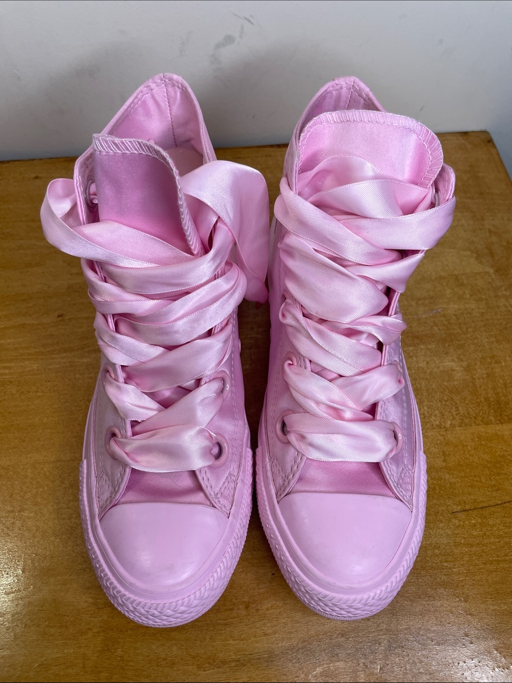 Converse Pink High-Top Satin Ribbon Sneakers. Size 7 - Picture 2 of 12